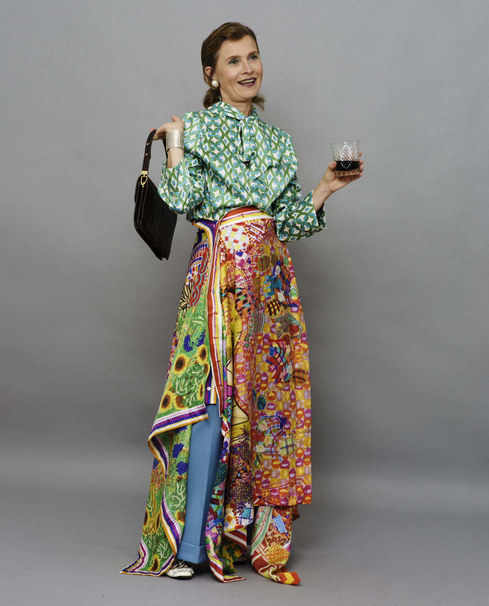 1x TERRACE LARGE + 1x FOUNTAIN LARGE + 1x SWIMMING POOL LARGE